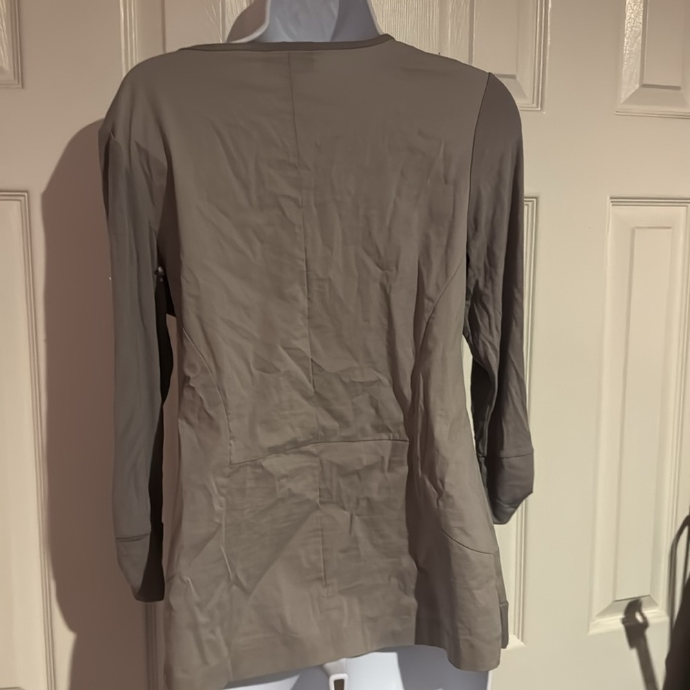 Grey Top - Picture 2 of 3